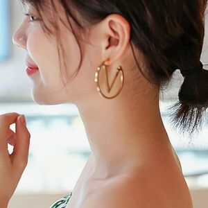 Europe and the United States wind fashion V letter large earrings